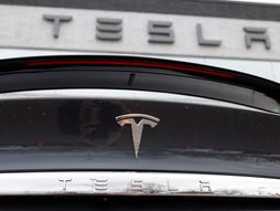 Coronavirus Tesla