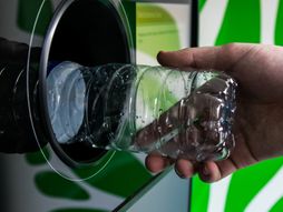 Masina za recikliranje, reciklažu, reciklaža, plastična flaša