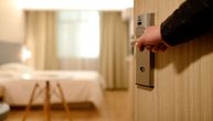Čim uđete u hotelsku sobu, bacite flašicu vode ispod kreveta: Ovo rade stjuardese pre nego što otpakuju kofer