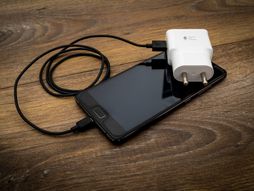 Pametni telefon, Punjač