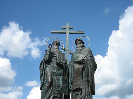 Cirilo i Metodije, spomenik