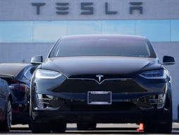 Tesla automobil kola, Model X