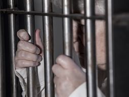 Starija žena zatvor