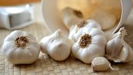 Naučnici u laboratoriji ispitivali koje namirnice ubijaju smrad belog luka, evo šta su otkrili