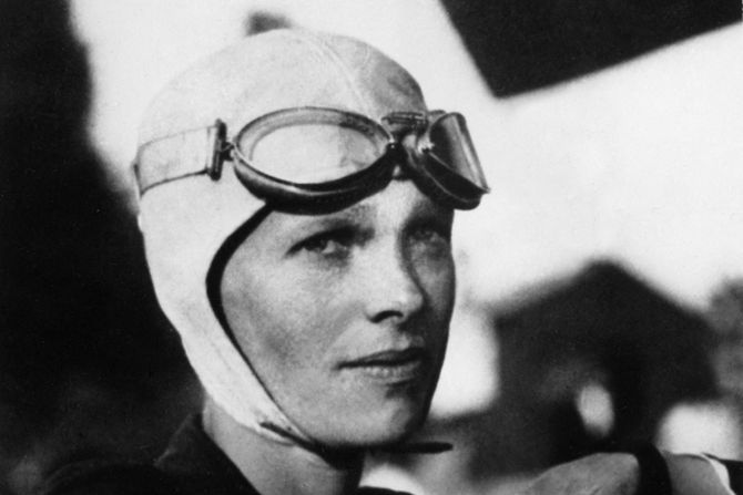 Amelija Erhart, Amelia Earhart Amelija Erhart, Amelia Earhart