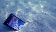 Telefon vam je upao u vodu? Pratite korake koji ga mogu spasiti. Mnogi ponavljaju 2 nedopustive greške