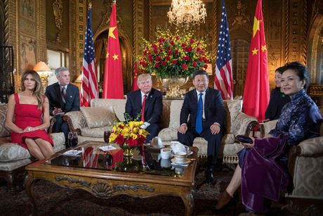 Donald Tramp Trump Si Đinping xi jinping and his wife peng liyuan Mar a lago Donald Tramp Trump Si Đinping xi jinping and his wife peng liyuan Mar a lago