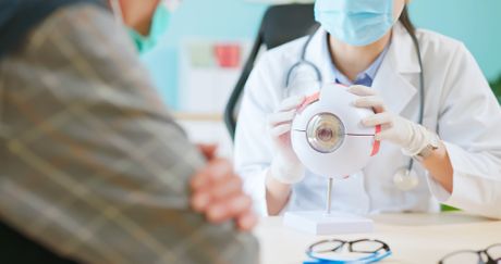 Očni lekat, doktor, oftamolog, pregled, pacijent