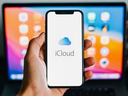 iPhone, apple iCloud logo