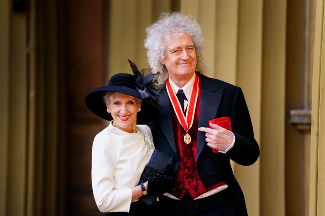 Brajan Mej odlikovan, dobio titula sera