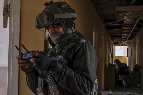 Rat u Ukrajini, dronovi, ukrajinski vojnici sa dronovima