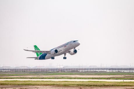 Avion Kina C919 COMAC