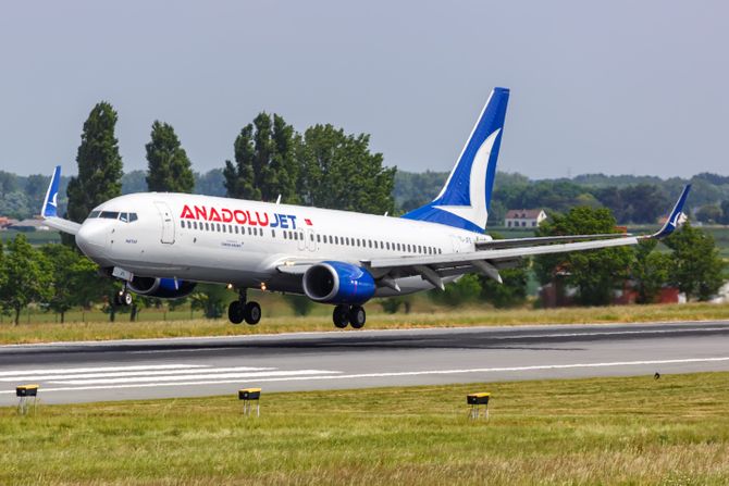 Avion turske kompanije AnadoluJet Avion turske kompanije AnadoluJet