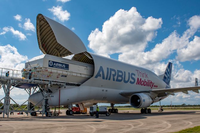 Teretni avion Airbus Beluga ST Teretni avion Airbus Beluga ST