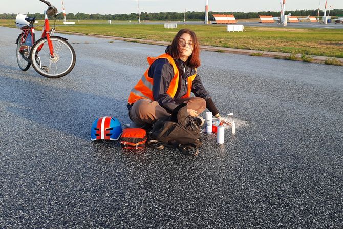 Letzte Generation, aerodrom pista, putnici