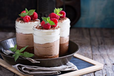 čokoladni mus sa malinama i keksom