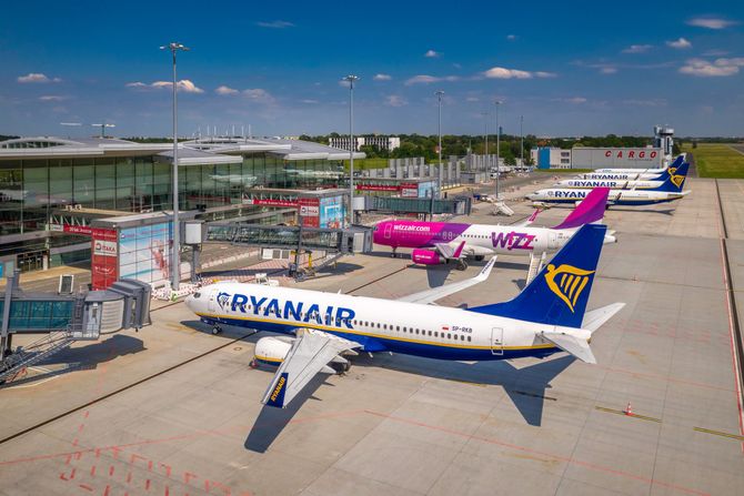 RYANAIR BOEING RYANAIR BOEING