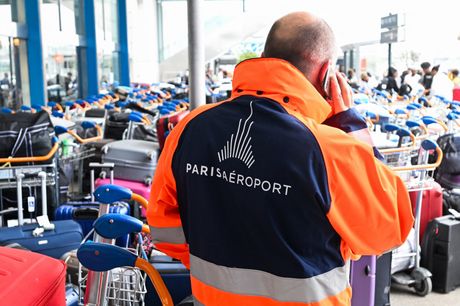 Francuska aerodrom Orli, prtljag gužva kolaps Francuska aerodrom Orli, prtljag gužva kolaps