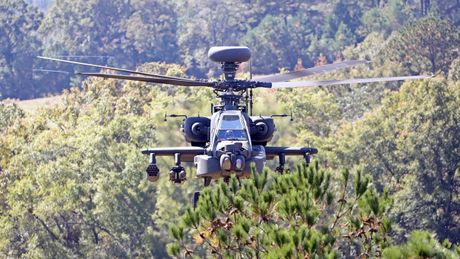 AH-64D Apache borbeni helikopter AH-64D Apache borbeni helikopter