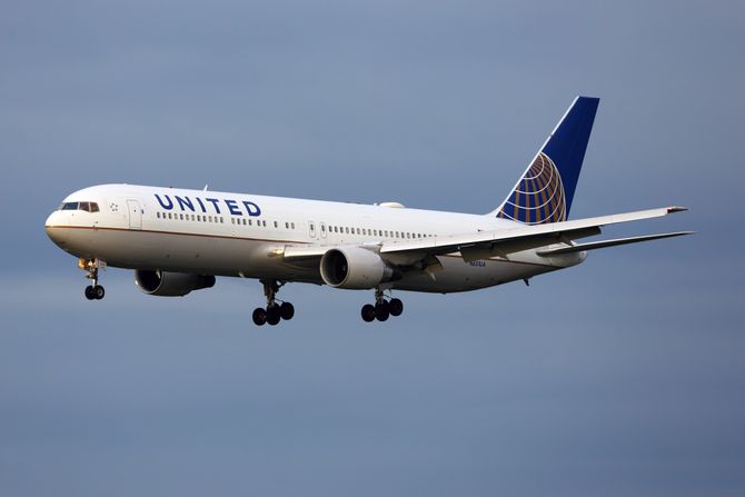 United Airlines B767