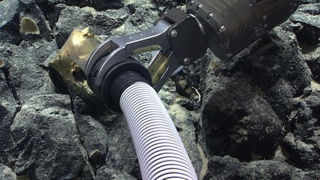 Zlatno jaje, NOAA, misterija