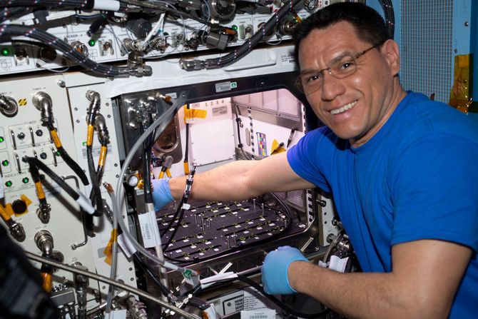 Frenk Rubio, astronaut, rekorder