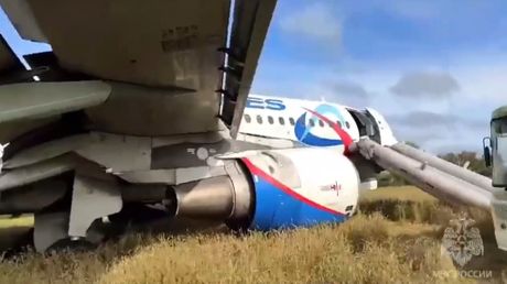 Avion prinudno sletanje Rusija Novosibirsk Avion prinudno sletanje Rusija Novosibirsk