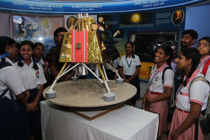 Vikram, Indija, Mesec