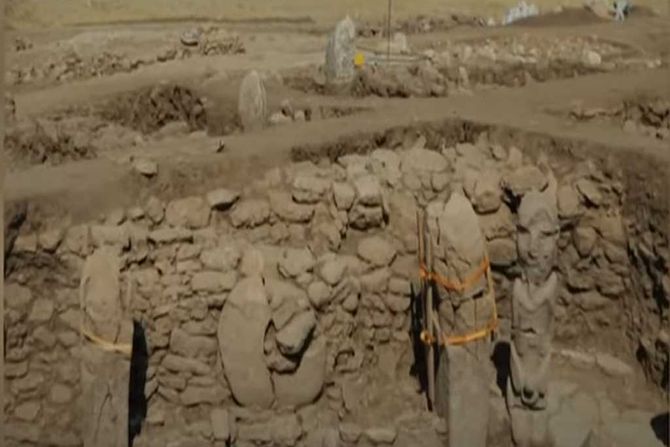 Karahantepe, preistorijska statua čoveka