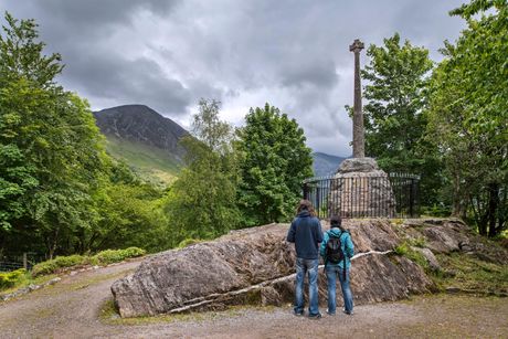 Spomenik žrtvam masakra u Glenkou