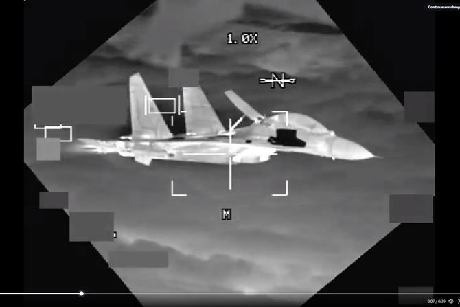 Kineski avion presrece B52
