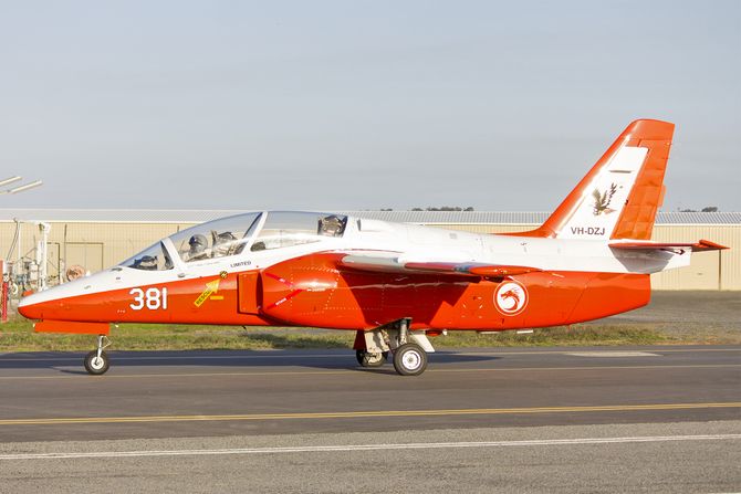 Avion SIAI Marchetti S211