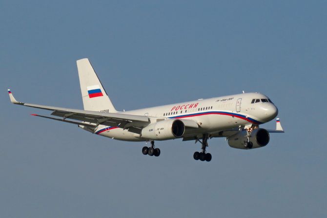 Avion RA-64058@PEK (20180524070142)