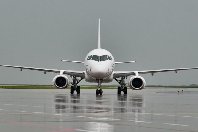 Avion SuperJet SJ100 Avion SuperJet SJ100