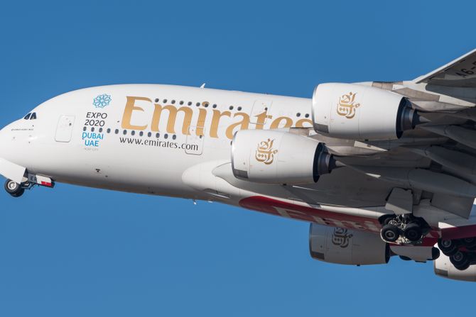 Avioni Emirates Airbus A380-861 A6-EER MUC
