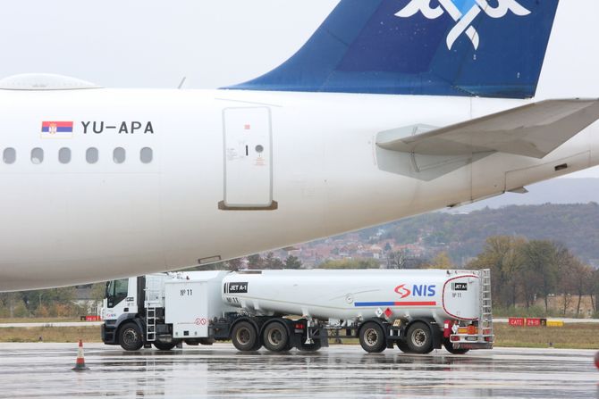 Avion gorivo NIS Avion gorivo NIS
