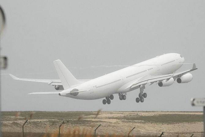 Francuska prizemljen avion