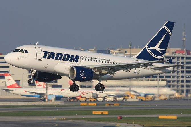 TAROM airbus 318