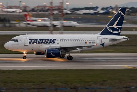 TAROM airbus 318