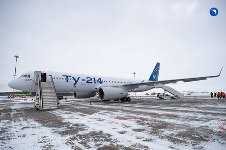 Ruski avion Tupolev Tupoljev Tu-214 Ruski avion Tupolev Tupoljev Tu-214