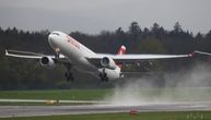 Hitno evakuisano 232 putnika na pisti: Otkazao motor na poletanju, avion naglo kočio, kuljao dim iz točkova