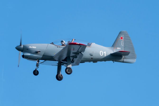 Avion Jak 152