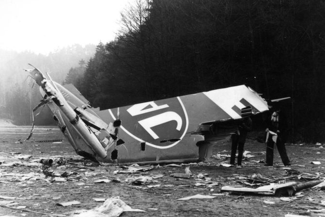 Avio nereća aviona JAT 367 u kojoj je poginulo 27 ljudi. Stjuardesa Vesna Vulovičova Avio nereća aviona JAT 367 u kojoj je poginulo 27 ljudi. Stjuardesa Vesna Vulovičova