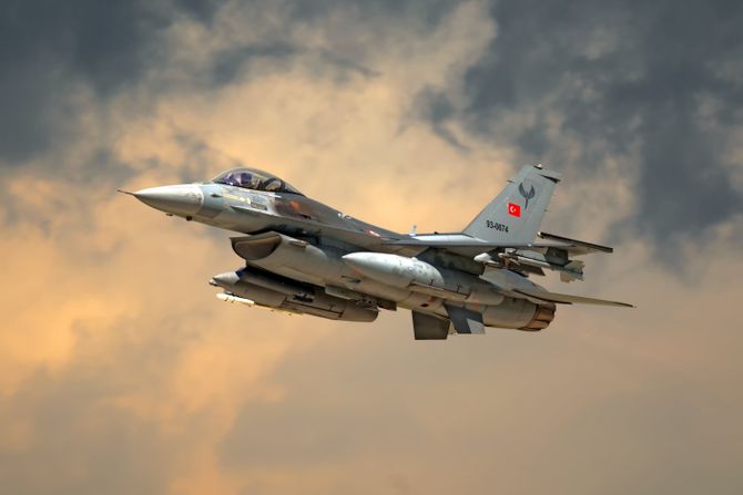 Turski F-16