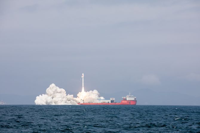 Kina, slanje satelita u orbitu