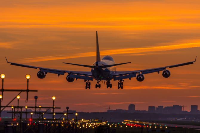 Sletanje na aerodrom, noć ILS Sletanje na aerodrom, noć ILS