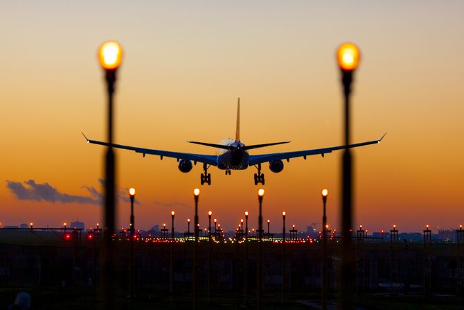 Sletanje na aerodrom, noć ILS Sletanje na aerodrom, noć ILS