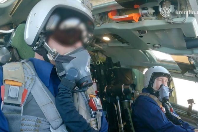 Vladimir Putin avion Tu 160 bombarder