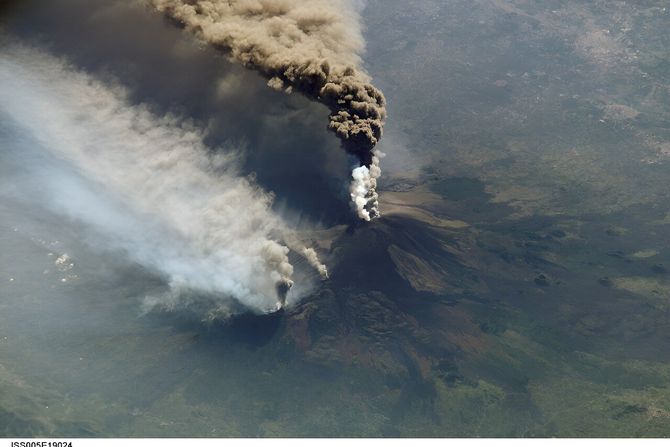 Etna iz svemira