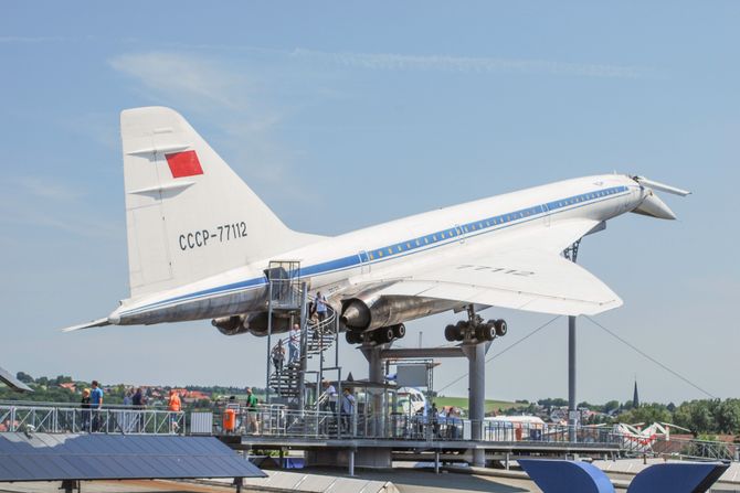 TU-144